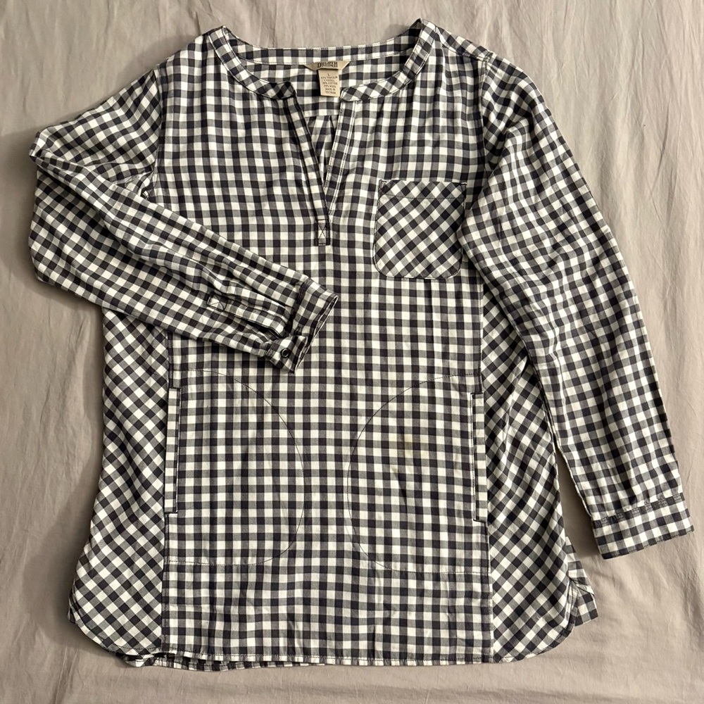 Duluth Trading Co Black and White V Neck Pockets Gingham Blouse